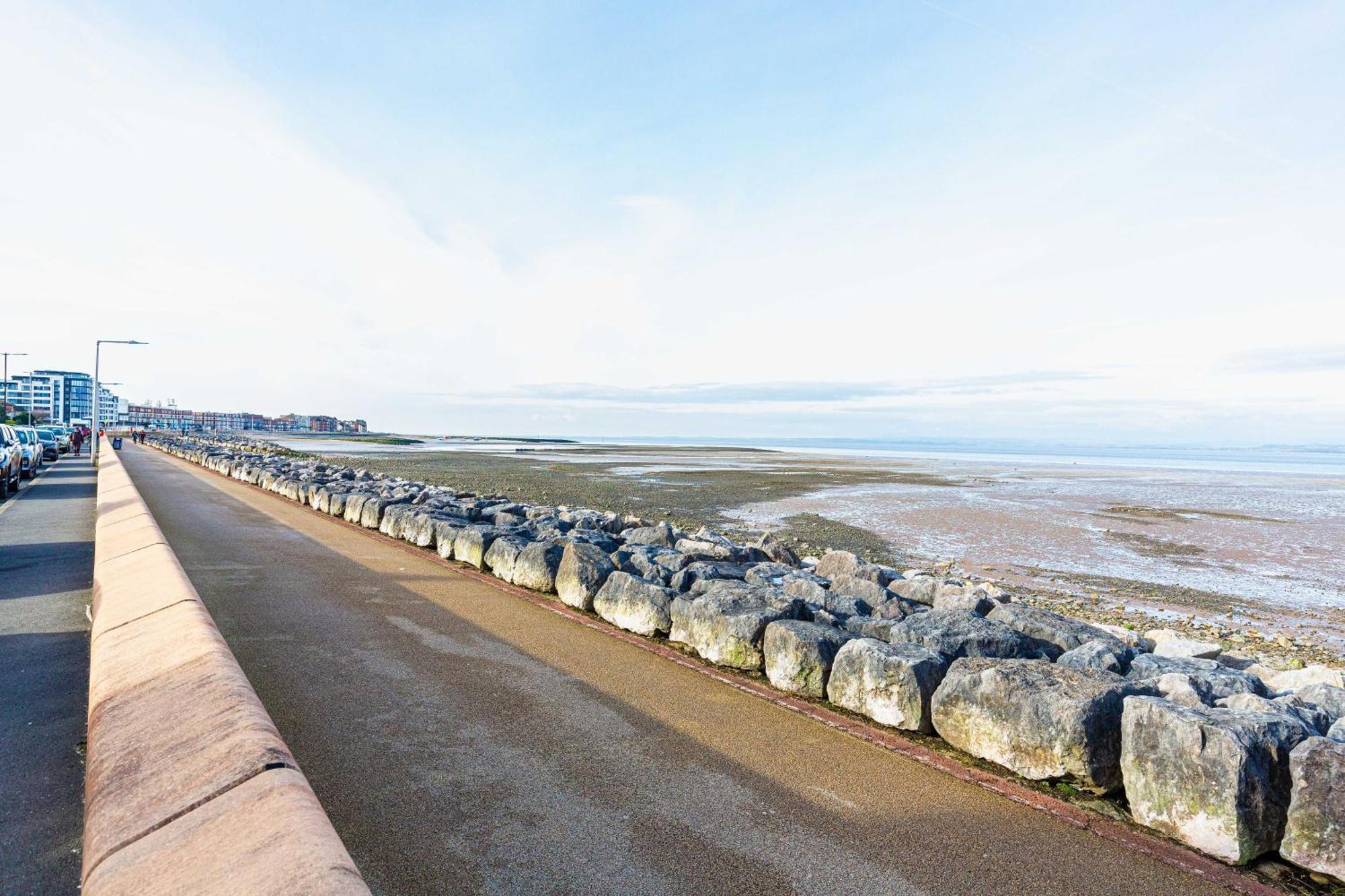 Beachfront Apartment 3 Bedrooms Sleeps 7 - Gateway To The Lake District - Newly Refurbished Morecambe Luaran gambar